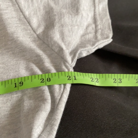 Hot Topic The Child Baby Yoda Short Sleeve T-shirt - Picture 9 of 9